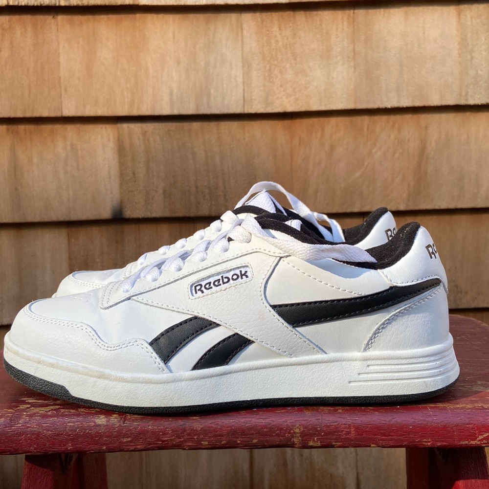 Reebok sneakers size 6.5 white with black detail